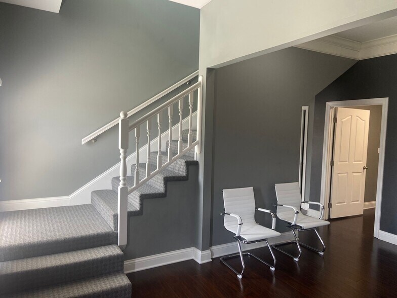 More Photos Of 600 SE 8th St, Evansville Office For Sale