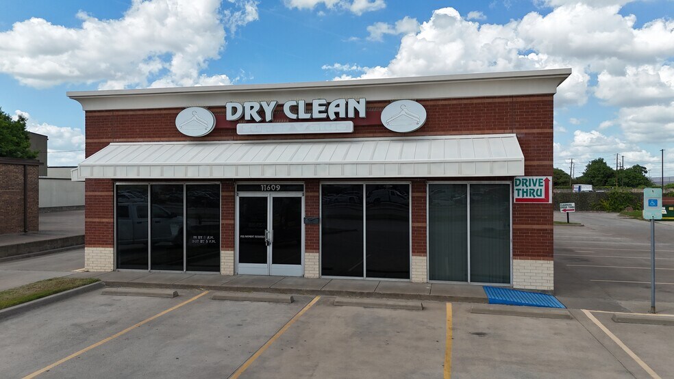 More Photos Of 11609 E Northwest Hwy, Dallas Freestanding For Sale