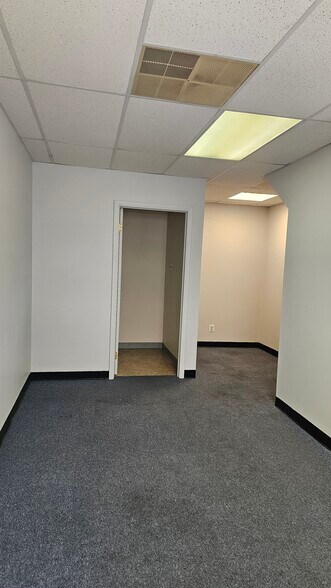 More Photos Of 1044 Industrial Dr, West Berlin Light Distribution For Lease