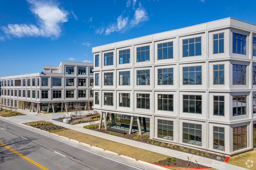 More Photos Of 3232 E Cesar Chavez St, Austin Unknown For Lease