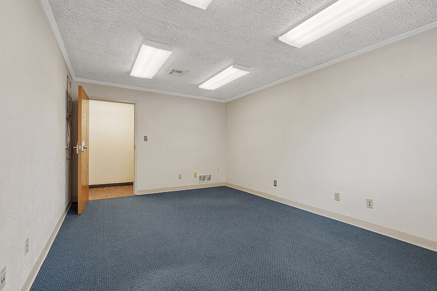 More Photos Of 2884 Industrial Blvd, Bethel Park Coworking Space