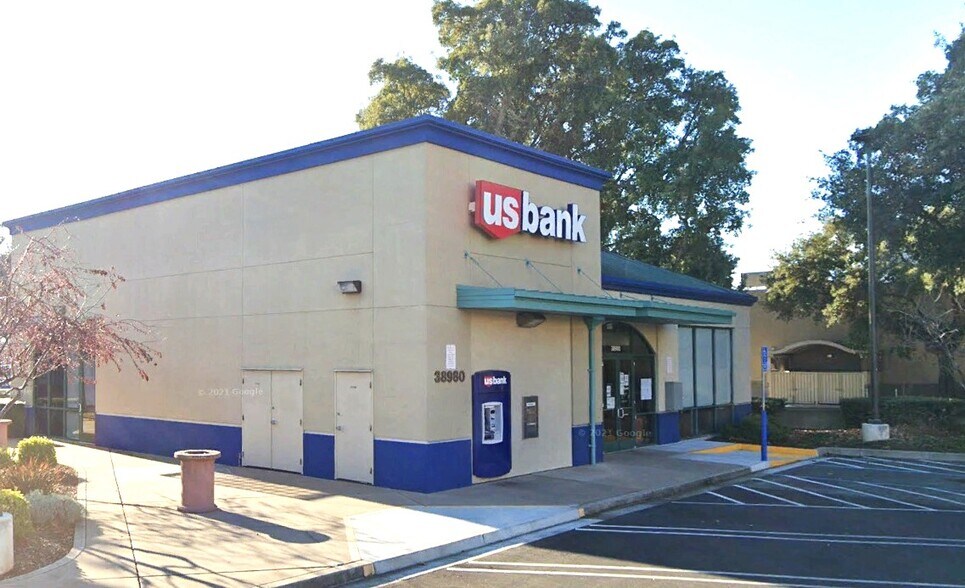 More Photos Of 38980 Paseo Padre Pky, Fremont Bank For Lease