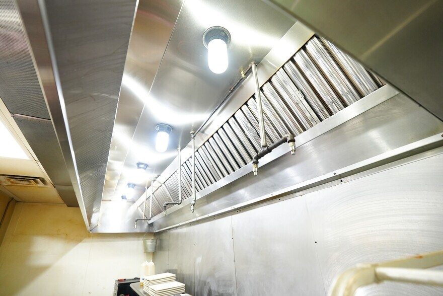 More Photos Of 101 Court Sq, Abbeville Restaurant For Sale