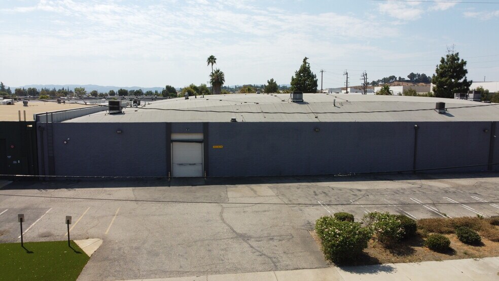 More Photos Of 21900 Marilla St, Chatsworth Light Manufacturing For Lease