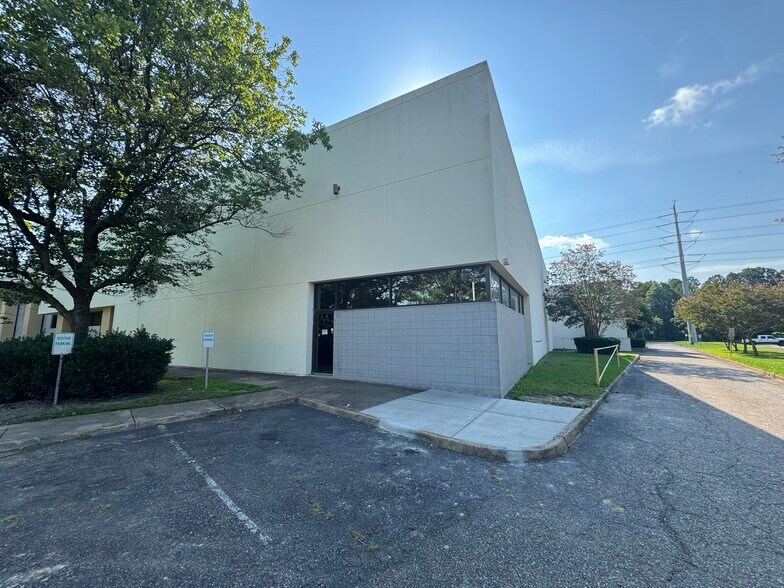More Photos Of 889 Seahawk Cir, Virginia Beach Manufacturing For Lease