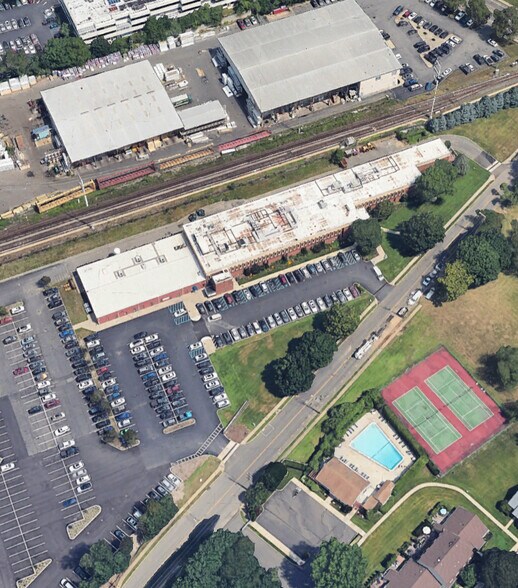 More Photos Of 789 Park Ave, Huntington Office For Lease