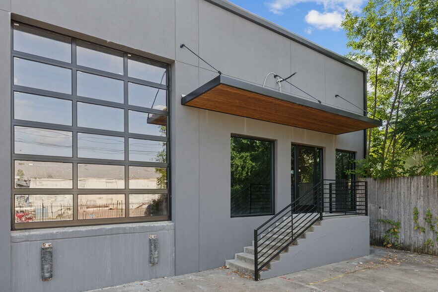 More Photos Of 4732 Algiers St, Dallas Manufacturing For Lease