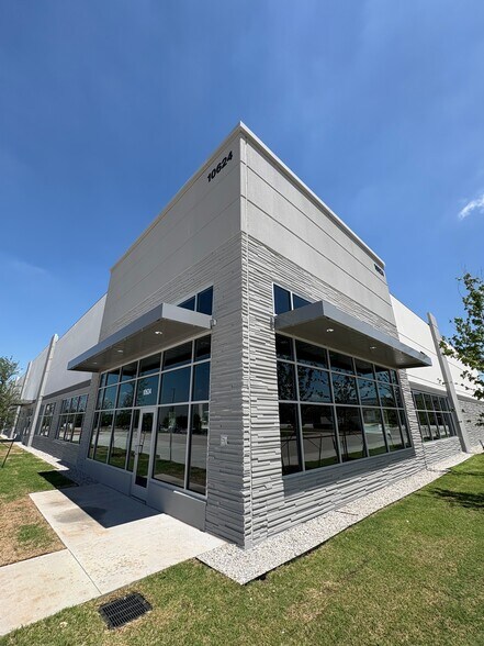 More Photos Of 10624 Clarence Dr, Frisco Showroom For Sale