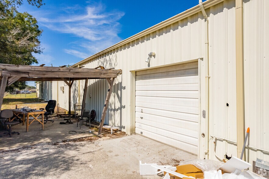 More Photos Of 106 Adams St, Auburndale Warehouse For Sale