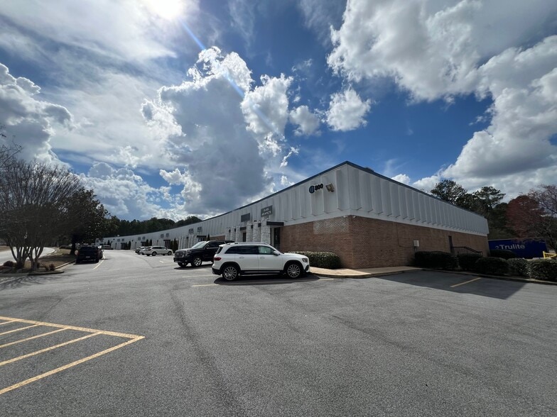 More Photos Of 800 Great Southwest Pky, Atlanta Warehouse For Lease