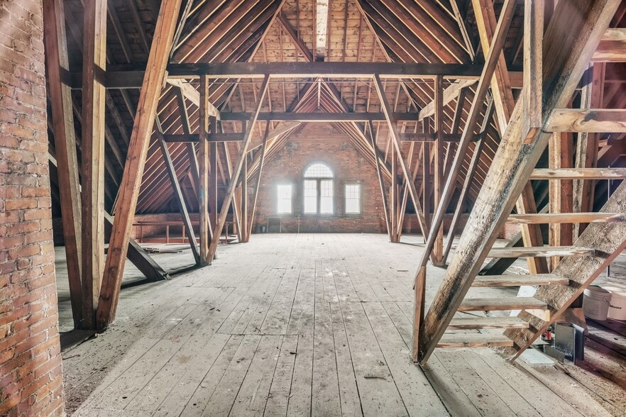 More Photos Of 34 N Main St, Orange Schools For Sale