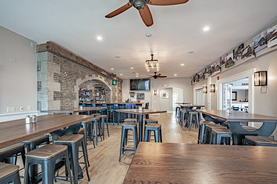 More Photos Of 310 Lake St, Wilson Hotel For Sale