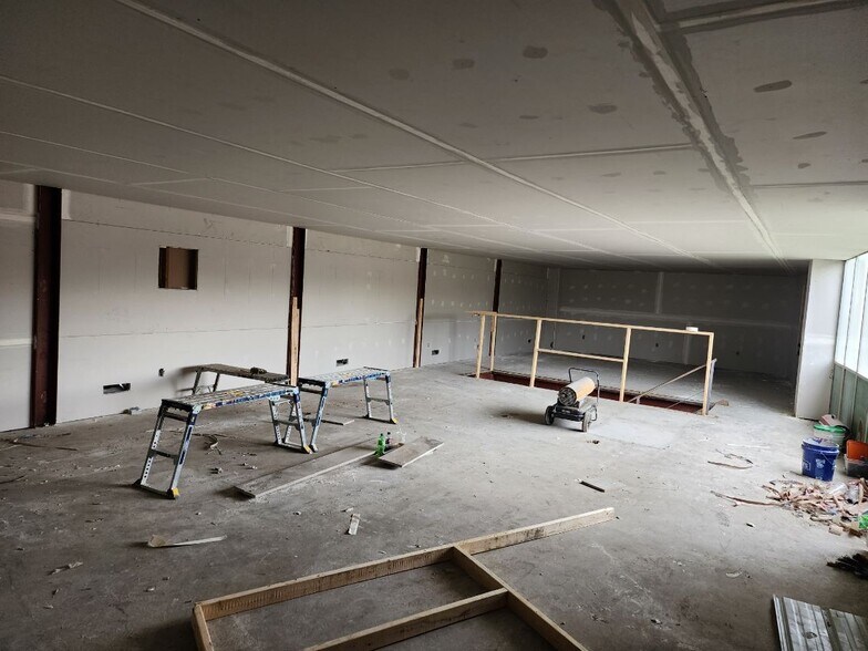 More Photos Of 1558 Washington St E, Charleston Light Manufacturing For Lease