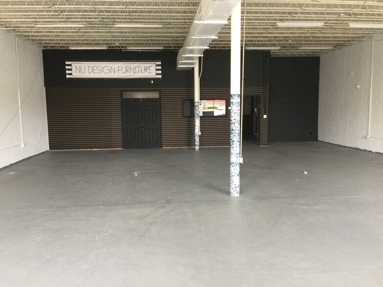 More Photos Of 2520 Hansrob Rd, Orlando Light Manufacturing For Lease