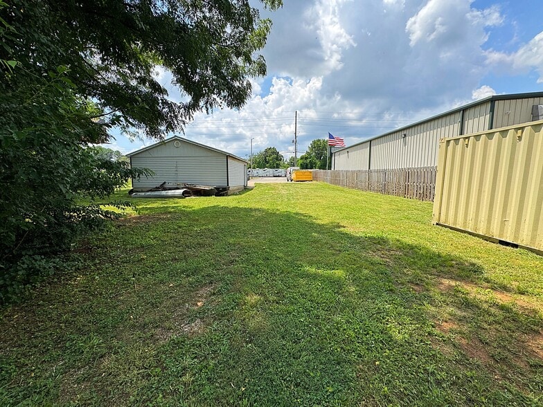 More Photos Of 1916 Jordan Ln NW, Huntsville Freestanding For Sale