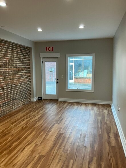 More Photos Of 124 Confederate St, Fort Mill Storefront For Sale