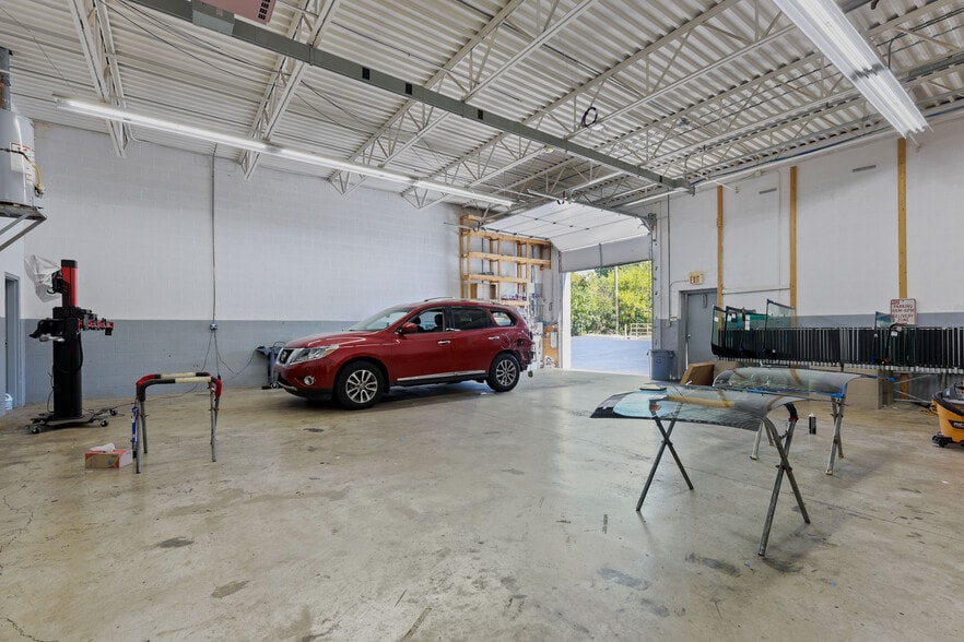 More Photos Of 3300-3312 Encrete Ln, Dayton Light Manufacturing For Lease