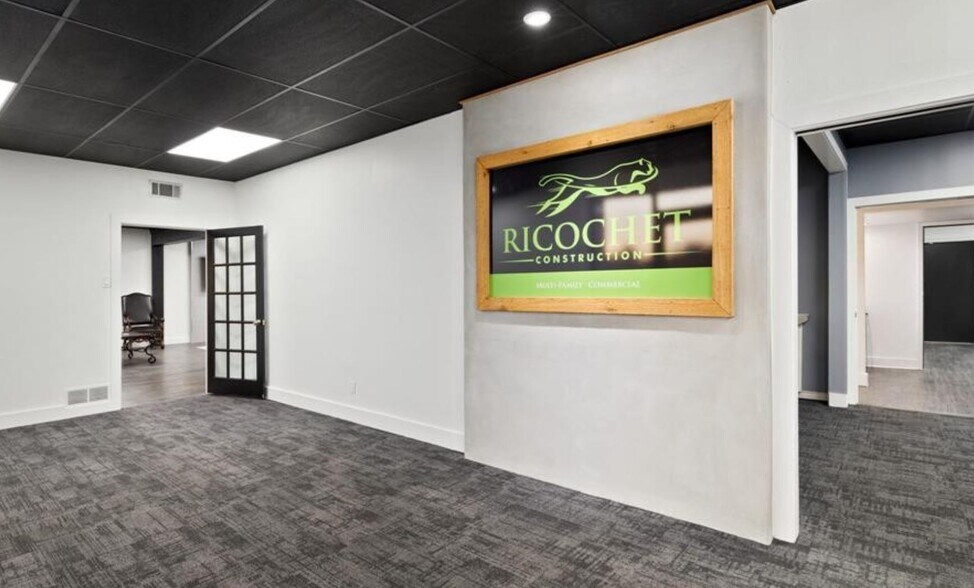 More Photos Of 6820 Walling Ln, Dallas General Retail For Sale