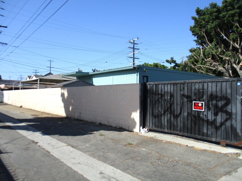 More Photos Of 9900-9904 S Central Ave, Los Angeles Schools For Lease