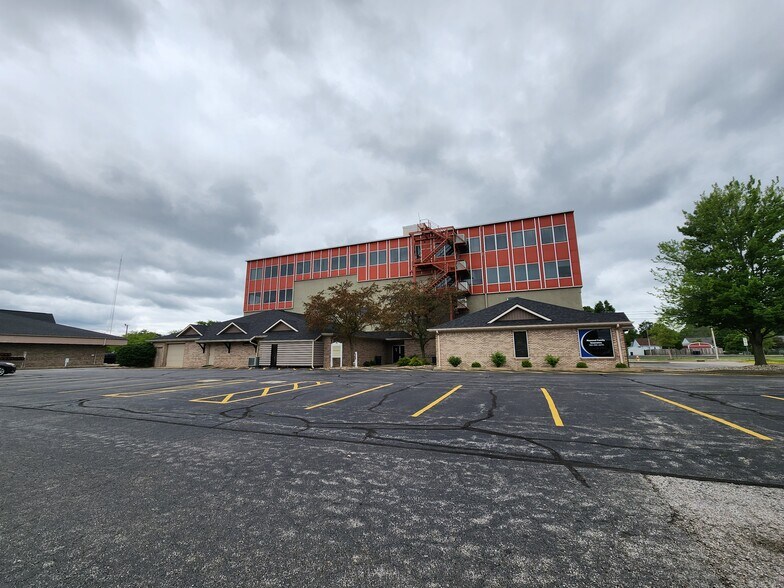 More Photos Of 401 S Earl Ave, Lafayette Office For Lease