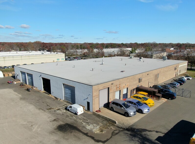 Primary Photo Of 2150 Fifth Ave, Ronkonkoma Warehouse For Lease