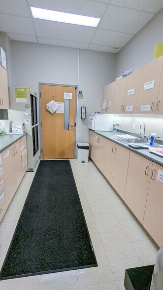 More Photos Of 359 Talbot St, St Thomas Storefront Retail Office For Sale