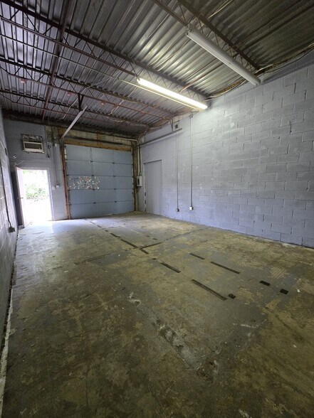 More Photos Of 6840 Atmore Dr, Richmond Flex For Lease