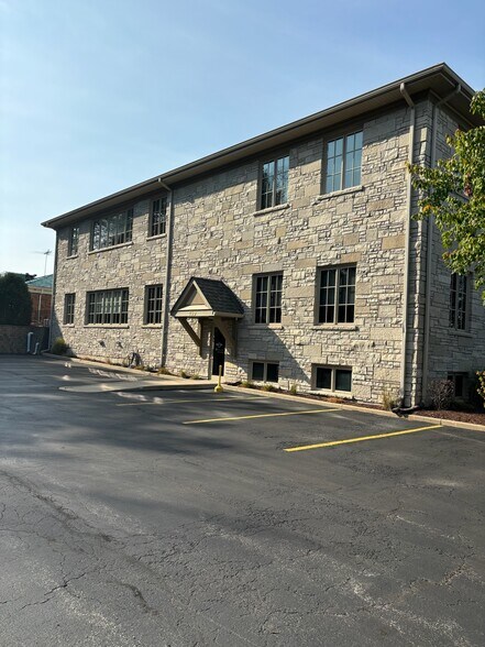 More Photos Of 739 North Ave, Glendale Heights Loft Creative Space For Sale