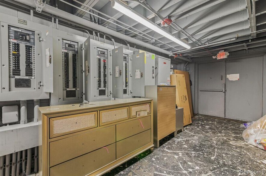 More Photos Of 29901 Ford Rd, Garden City Storefront For Lease