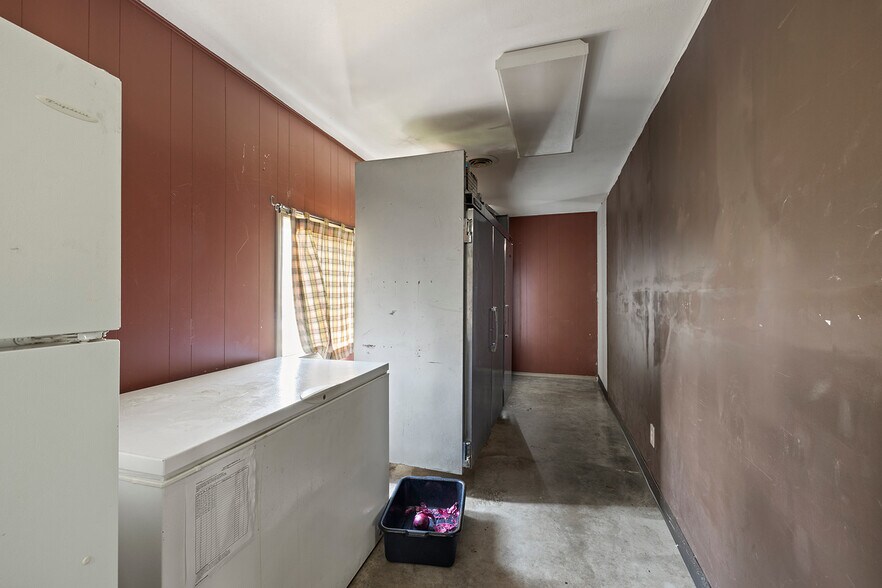 More Photos Of 143 E Main St, Fordland General Retail For Sale