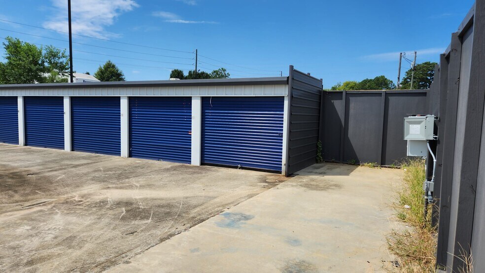 More Photos Of 2307 Watson Blvd, Warner Robins Self Storage For Sale