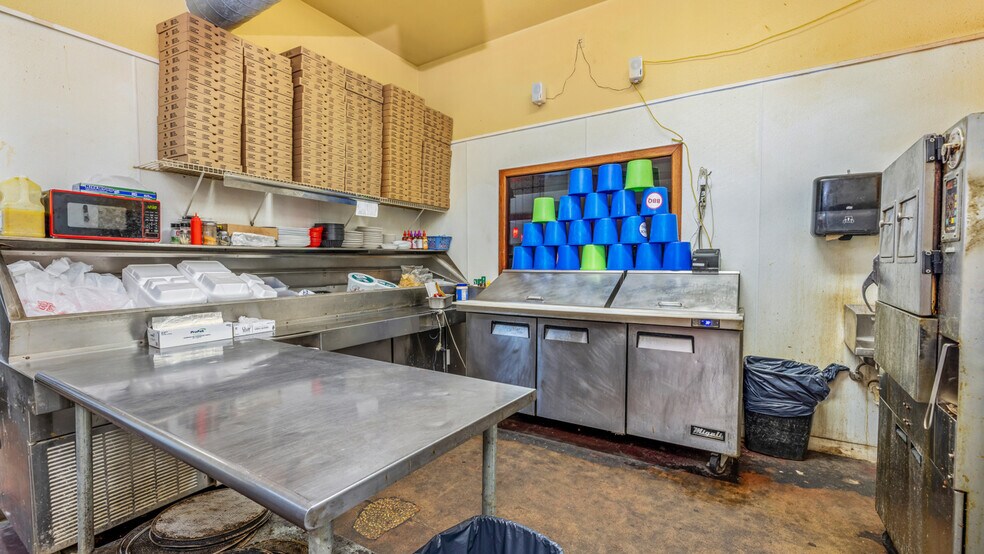 More Photos Of 207 E Hughitt St, Iron Mountain Restaurant For Sale