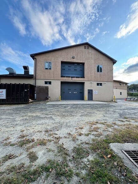 More Photos Of 8 Maple Dr, Monroe Warehouse For Lease