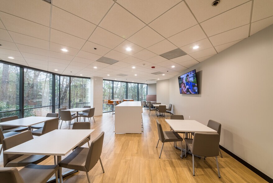 More Photos Of 200 Ashford Ctr N, Atlanta Office For Lease