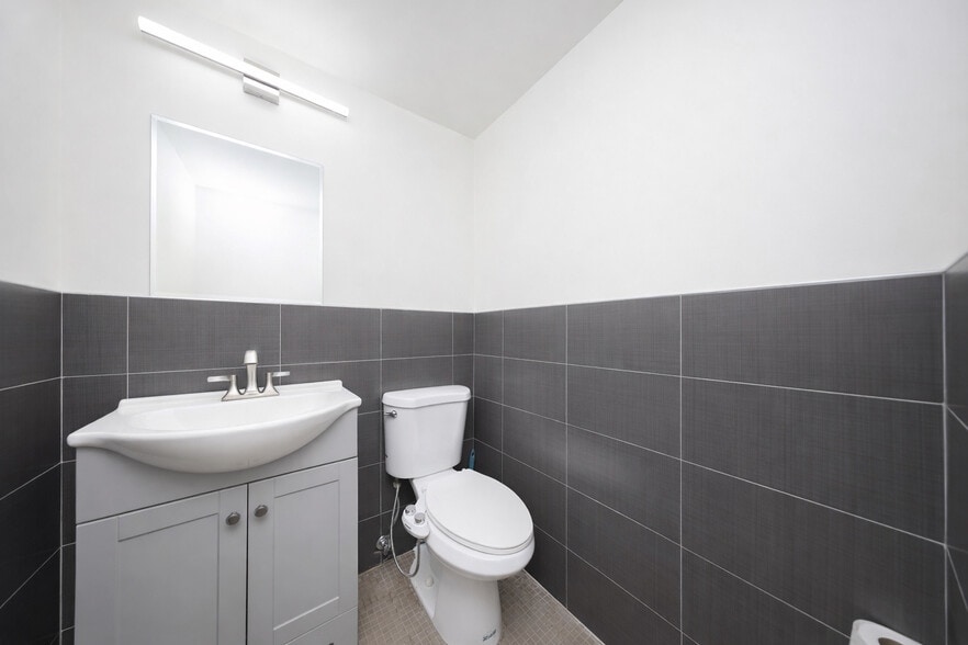 More Photos Of 2940 Richmond Ter, Staten Island Loft Creative Space For Sale