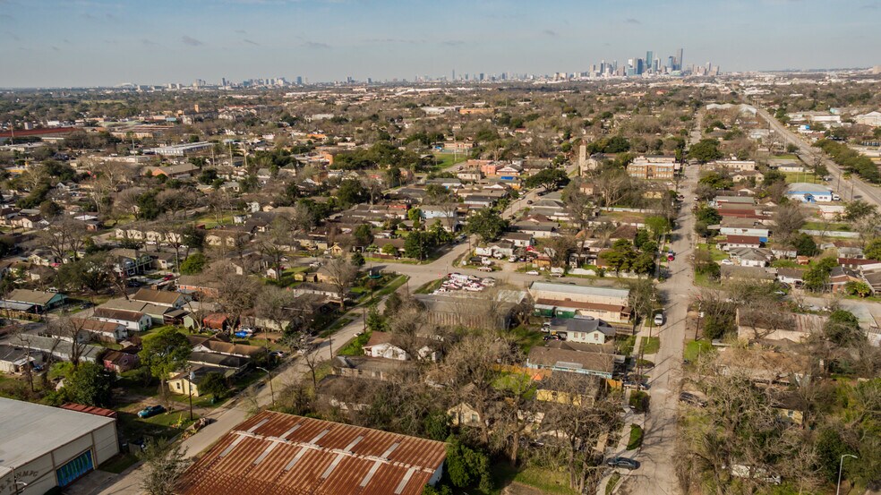More Photos Of 936 E Navigation Blvd, Houston Land For Lease