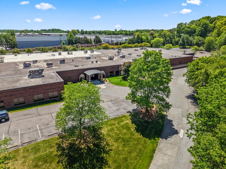 More Photos Of 2540 Empire Dr, Winston-Salem Flex For Lease