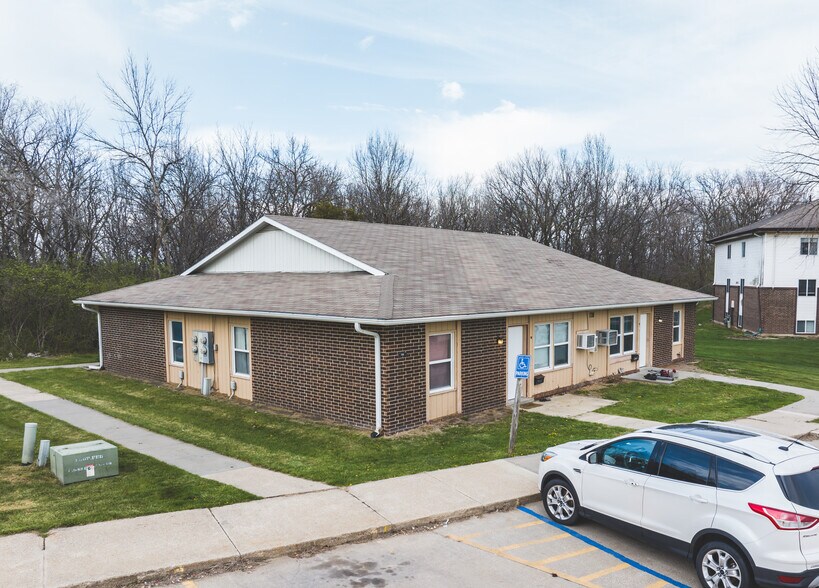 More Photos Of 515 E 7th St, Maryville Apartments For Sale