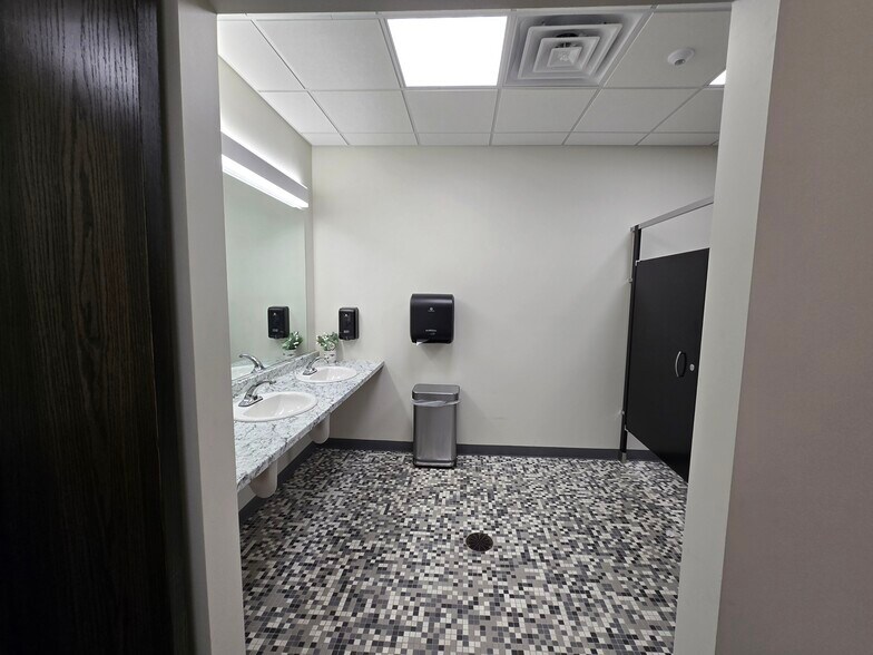 More Photos Of 228 Washington Ave, Bay City Freestanding For Sale
