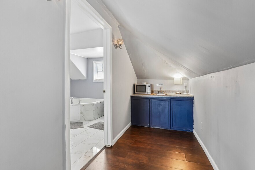 More Photos Of 421 Howard St, San Antonio Hospitality For Sale