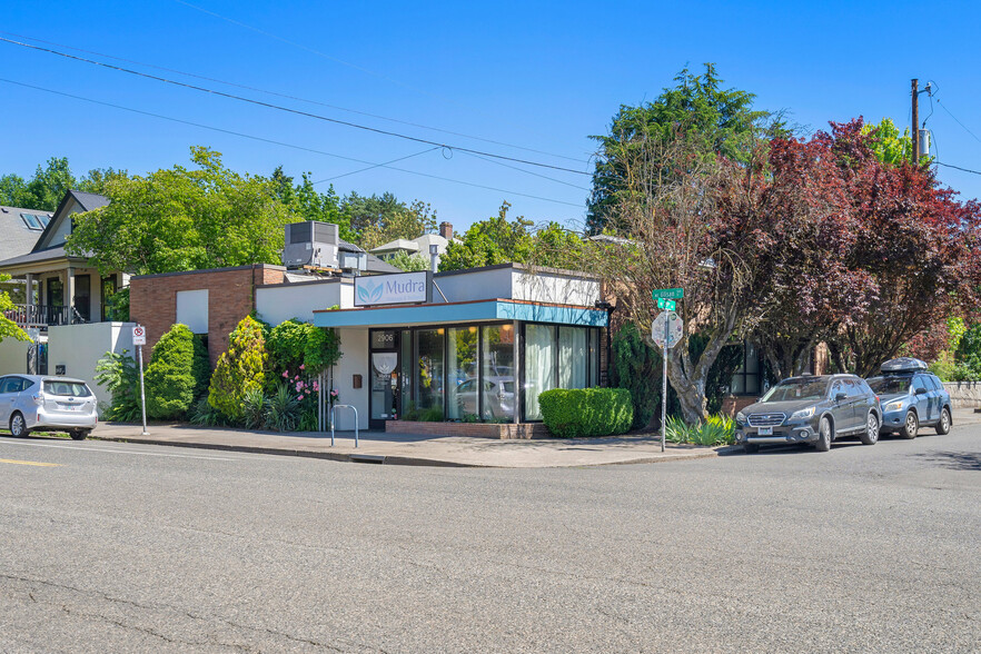 Primary Photo Of 2906 NE Glisan St, Portland Office For Sale