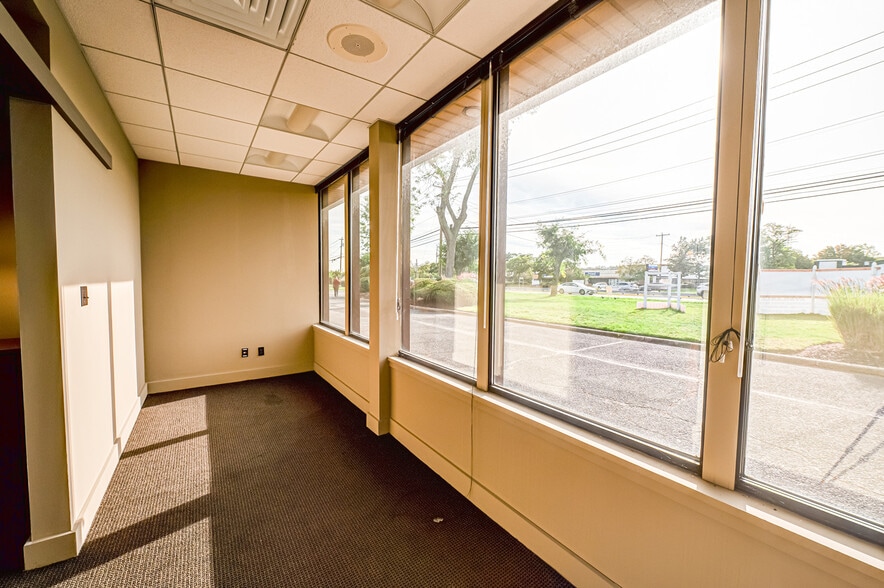 More Photos Of 585 Broadhollow Rd, Melville Warehouse For Lease