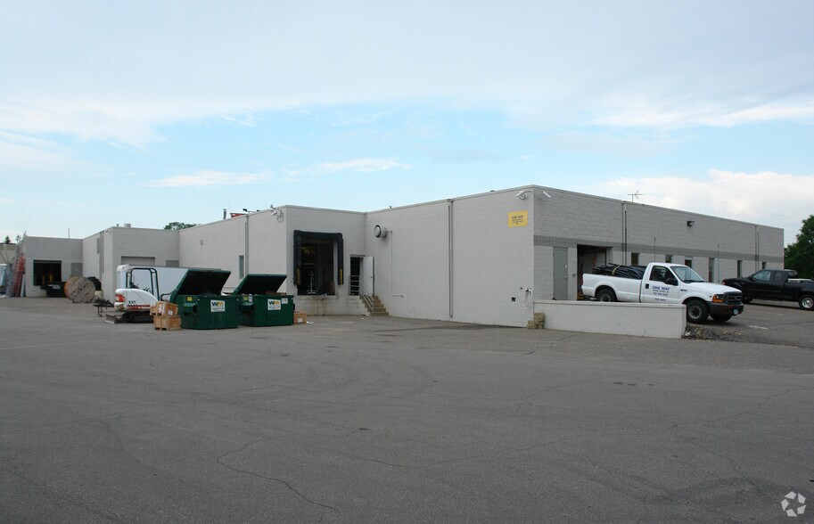 More Photos Of 6811-6843 S Washington Ave, Eden Prairie Showroom For Lease