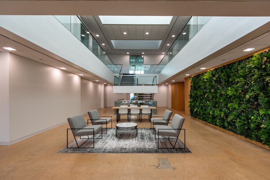 More Photos Of 104 Decker Ct, Irving Unknown For Lease