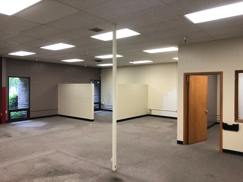 More Photos Of 3127 SW 61st St, Des Moines Warehouse For Lease