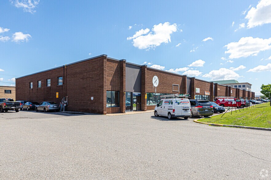 More Photos Of 1055-1083 Rue Bégin, Montréal Warehouse For Lease