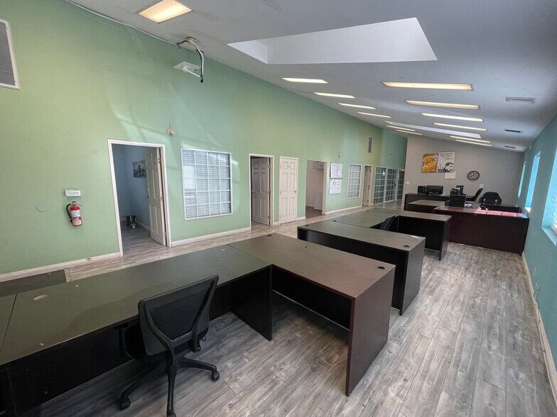 More Photos Of 8823 Fenwick St, Sunland Office For Lease