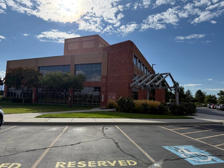 More Photos Of 2479 S Lake Park Blvd, West Valley City Office For Sale