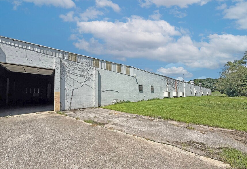 More Photos Of 60 Bells Ln, Junction City Warehouse For Sale