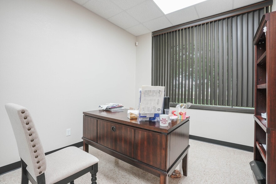 More Photos Of 10410 Corporate Dr, Sugar Land Coworking Space